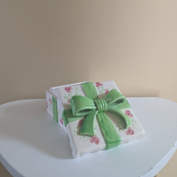 PRESENT BOW VINTAGE CERAMIC TRINKET BOX - Picture 2 of 3